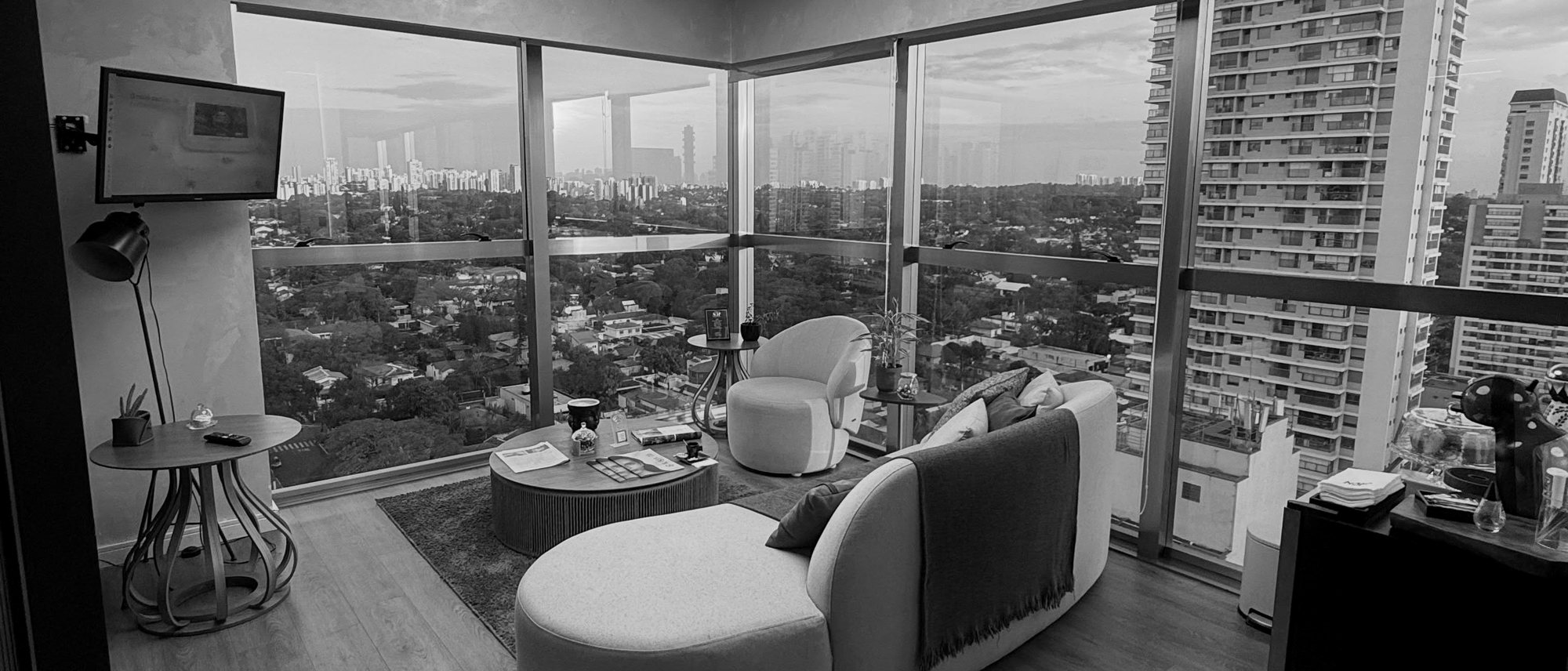 Recepção da Clínica N3F, com a vista do Brooklin